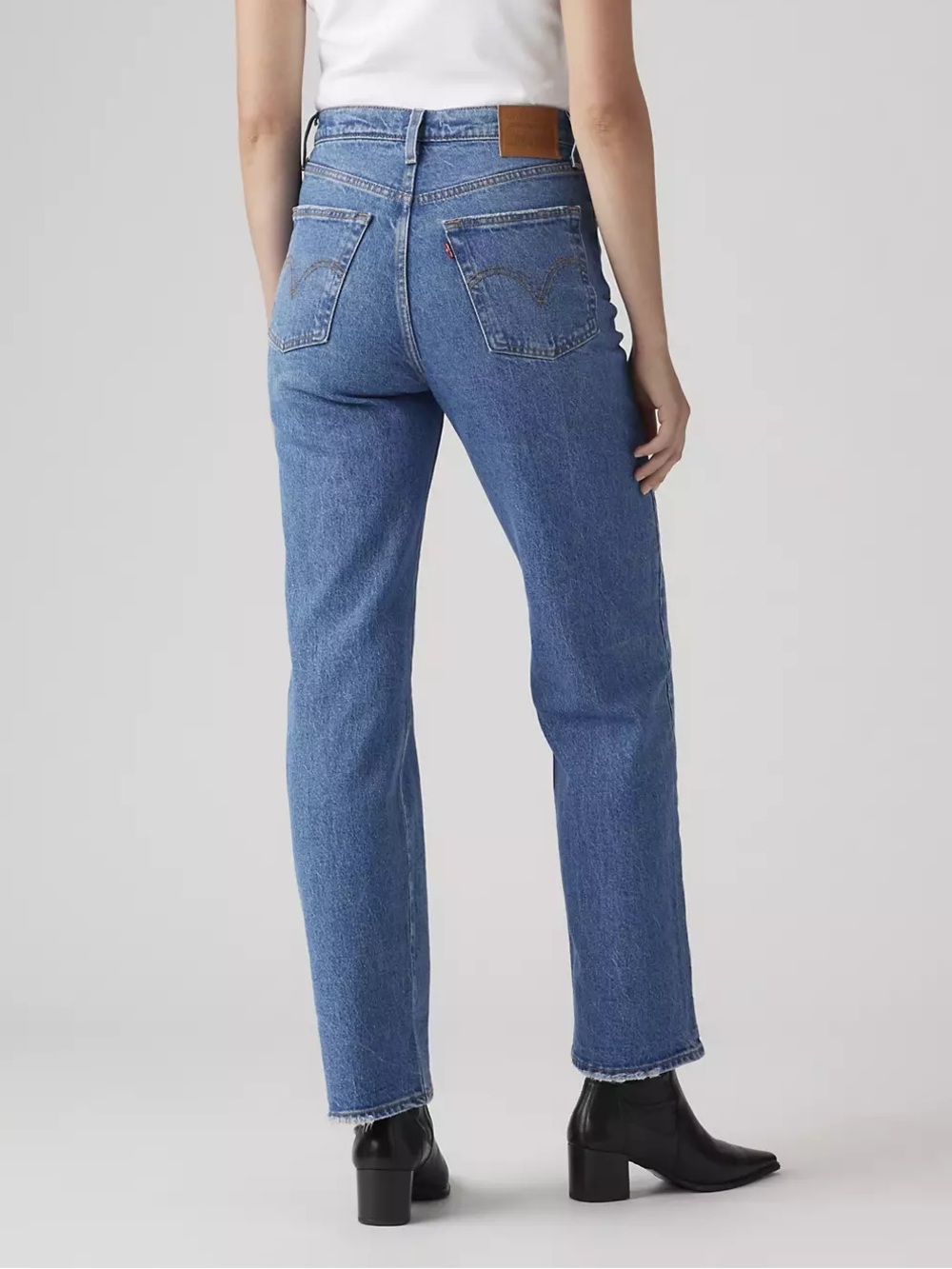 NWT Levi's Women’s Ribcage Straight Ankle 24x27 Medium Blue Denim - Picture 2 of 7